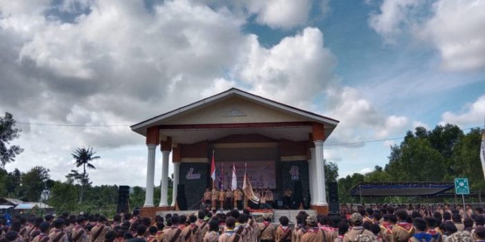 Ribuan anggota Pramuka Pacitan mengikuti kegiatan Gerakan Ayo Berkemah di kawasan Pantai Pancer Dorr.