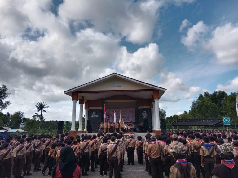 10 Ribu Pelajar Pramuka Ikuti Gerakan Ayo Berkemah di Pacitan Ribuan anggota Pramuka Pacitan mengikuti kegiatan Gerakan Ayo Berkemah di kawasan Pantai Pancer Dorr.