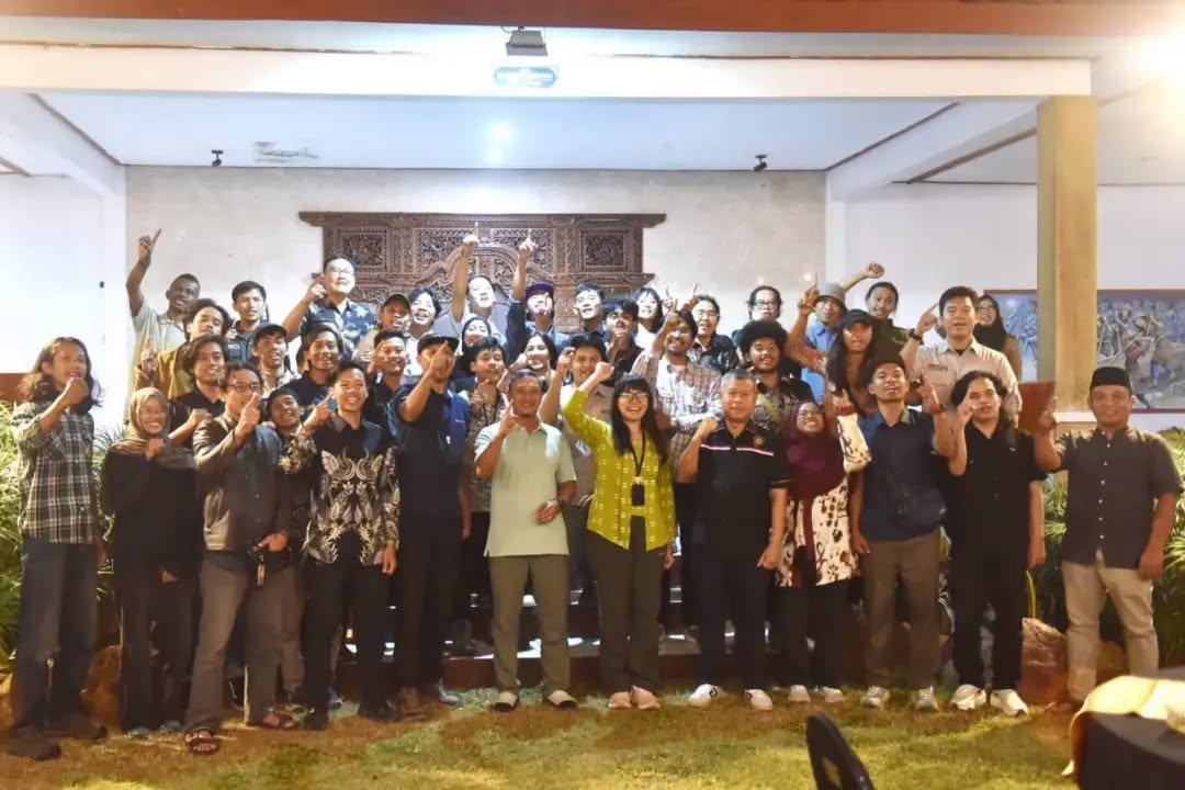 Bupati Pacitan Indrata Nur Bayuaji bersama ratusan penelusur gua dari tim Ekspedisi Gahvara Yava Luweng Ombo 2026.