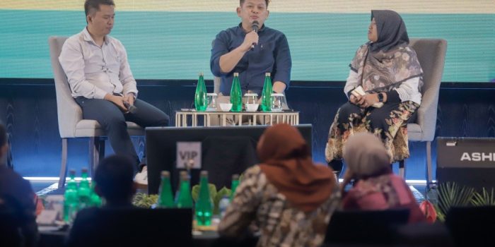 Diskusi Keamanan Digital Jatim Media Summit 2026 Panelis dan peserta Jatim Media Summit 2026 membahas pentingnya keamanan digital bagi kreator konten di Surabaya.