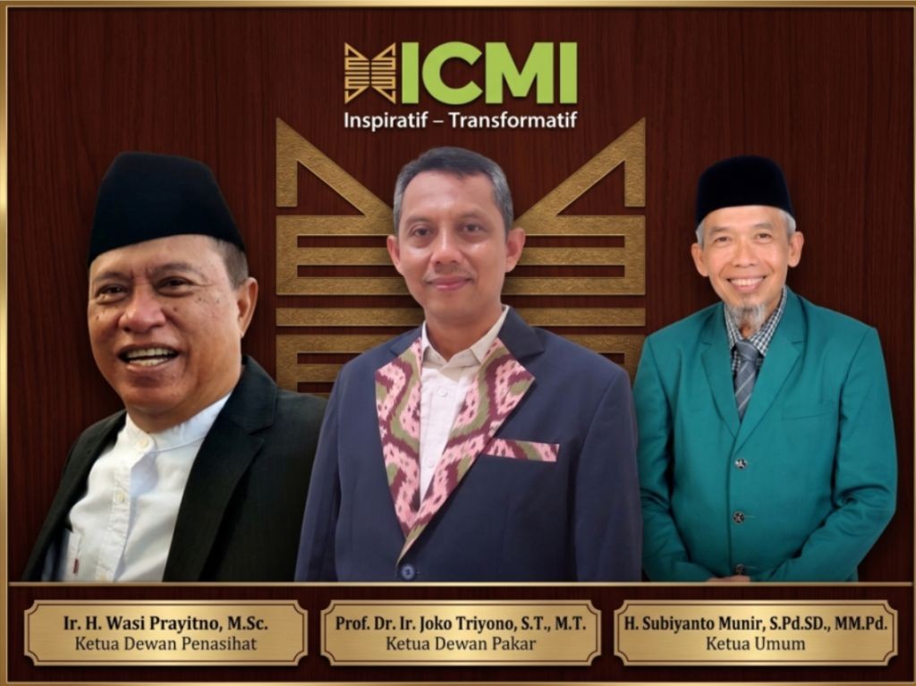 Tiga pimpinan baru ICMI Pacitan, dari kiri ke kanan: Ir. H. Wasi Prayitno, M.Sc., Prof. Dr. Ir. Joko Triyono, S.T., M.T., dan H. Subiyanto Munir, S.Pd.SD., MM.Pd.