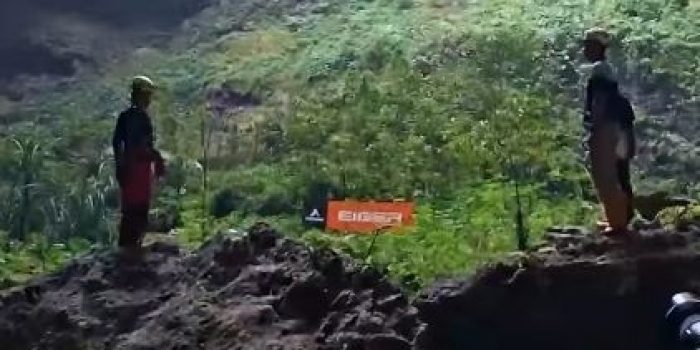 Geladi Bersih Upacara HUT Ke-81 RI di Dasar Gua Luweng Ombo Tim Gahvara Yava 2026 melaksanakan geladi bersih pengibaran bendera HUT ke-81 RI di dasar Gua Luweng Ombo Pacitan.