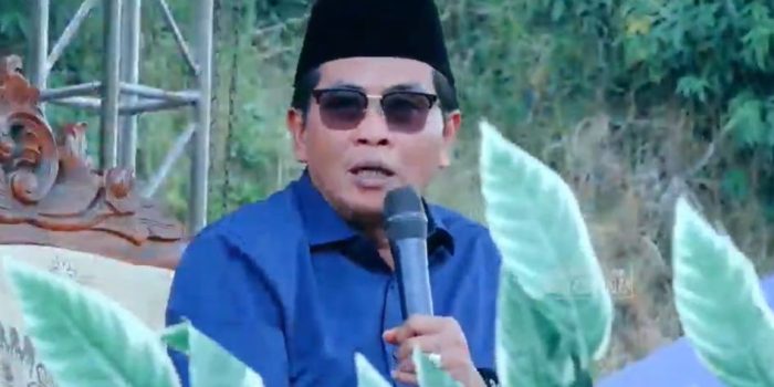 KH Anwar Zahid Tausiah Inspiratif Banjarnegara 2026 KH Anwar Zahid menyampaikan tausiah dengan penuh khidmat di hadapan jemaah di Banjarnegara pascakabar kecelakaan beruntun.