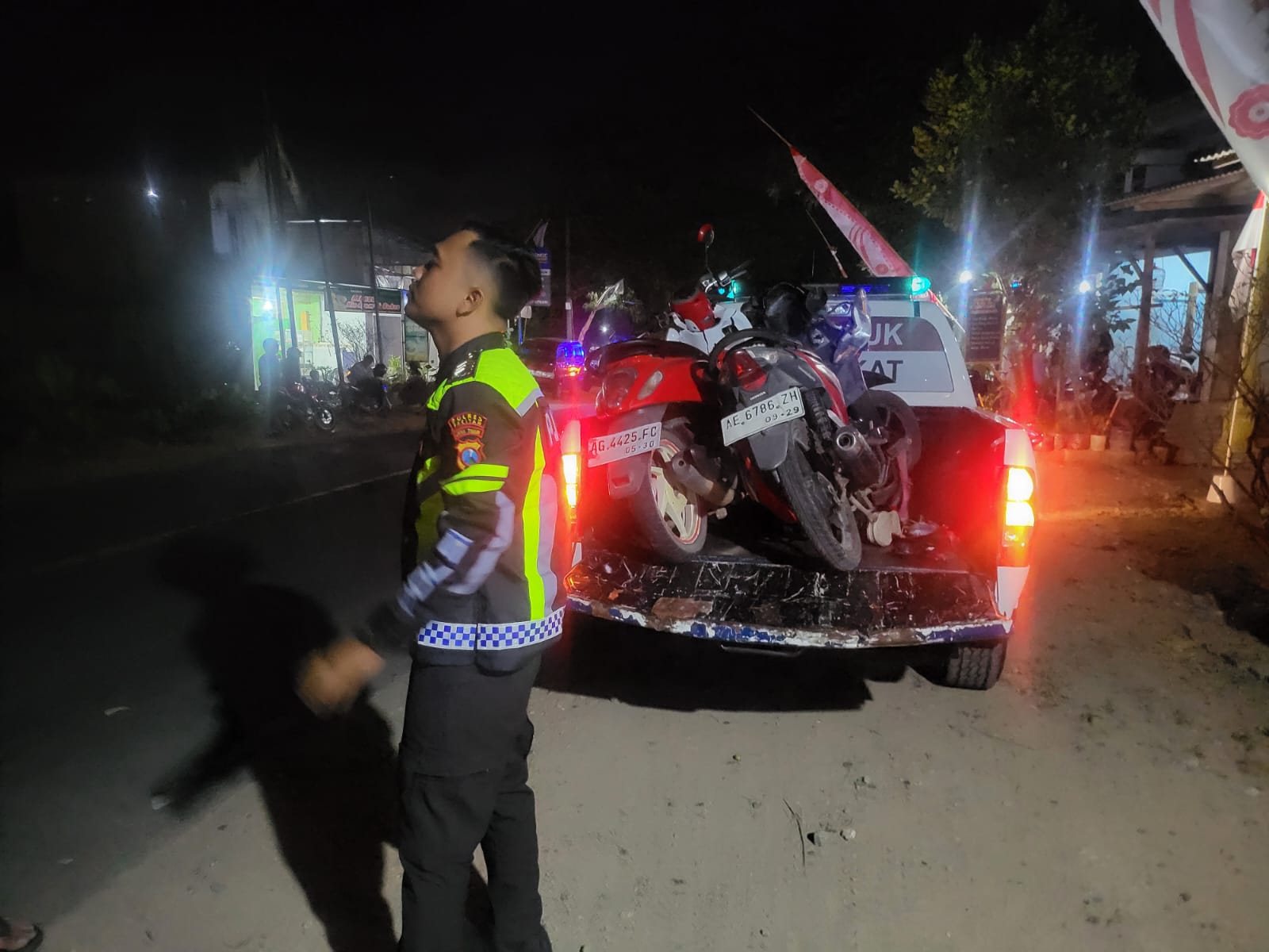 Kecelakaan Lalu Lintas di JLS Pacitan-Trenggalek, Kebonagung Kondisi sepeda motor yang ringsek usai terlibat kecelakaan di JLS Pacitan Trenggalek Kebonagung.