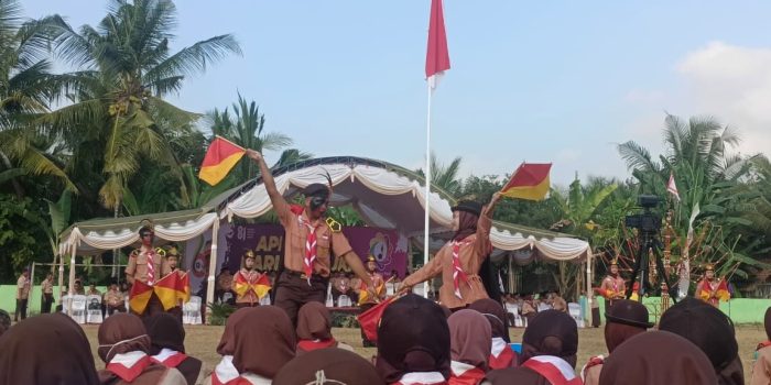 Suasana semarak ratusan anggota Pramuka tingkat SD hingga SMK mengikuti apel besar di Lapangan Ngadirojo Pacitan.