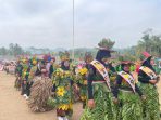 Kemeriahan Gebyar PAUD dan Parade Nusantara HUT ke-81 RI di Tulakan, Pacitan. Ribuan anak dan orang tua mengikuti Gebyar PAUD dan Parade Nusantara di Lapangan Desa Bungur, Tulakan, Pacitan.