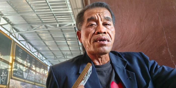 Sulardi (59), warga Pacitan, saat memberikan keterangan mengenai pengalaman spiritual dan keyakinannya.