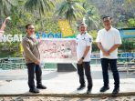 Kunjungan Pemkot Yogyakarta ke Kawasan Pariwisata Hijau Sungai Maron Pacitan. Wali Kota Yogyakarta Hasto Wardoyo dan Bupati Pacitan Indrata Nur Bayuaji meninjau perahu wisata hijau di Sungai Maron Pacitan.