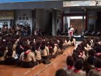 Kunjungan Skuad LavAni dan Bupati Pacitan ke SMPN 1 Pacitan Bupati Pacitan Indrata Nur Bayuaji bersama pemain klub voli LavAni memberikan motivasi kepada siswa di SMPN 1 Pacitan.