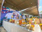 Stan pameran produk UMKM binaan Rumah BUMN Pacitan di Kecamatan Donorojo saat perayaan HUT ke-81 RI.