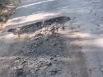 Penampakan Jalan Rusak Parah dan Berlubang di Tegalombo Pacitan Penampakan Jalan Rusak Parah dan Berlubang di Tegalombo Pacitan