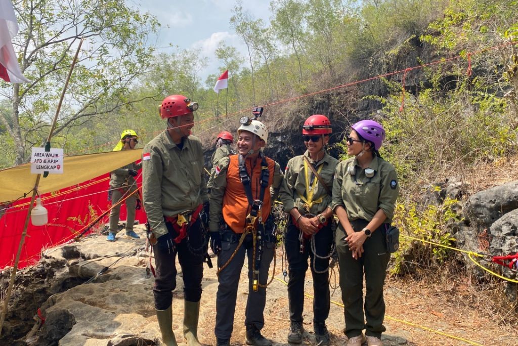 Penelusuran Gua Luweng Ombo oleh Tim Ekspedisi Gahvara Yava 2026 Tim Ekspedisi Gahvara Yava 2026 melakukan penelusuran dan pengambilan sampel biota di dalam Gua Luweng Ombo, Kabupaten Pacitan.