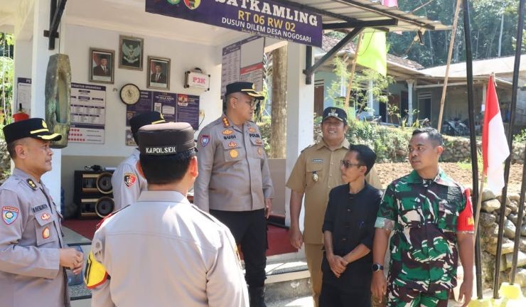 Kombes Pol. Muchamad Budi Hendrawan dan tim Korbinmas Baharkam Polri saat melakukan penilaian Apresiasi 3 Pilar Kamtibmas 2026 di Desa Nogosari, Ngadirojo, Pacitan.