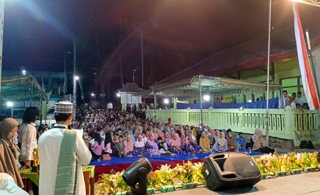 Suasana jemaah pengajian membludak di Masjid Besar Al Muhajidin Tulakan Pacitan.