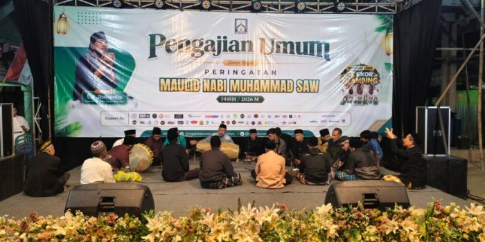 Suasana kegiatan peringatan Maulid Nabi Muhammad SAW oleh Remaja Masjid Al Muhajidin di Kecamatan Tulakan, Pacitan.