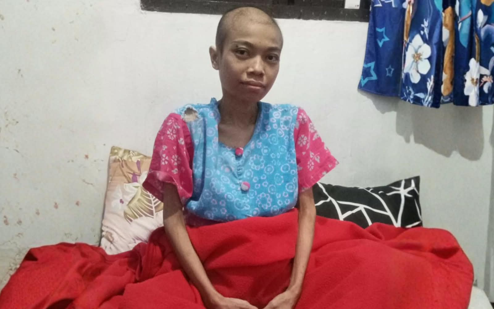 Perjuangan Efrin Kusuma Wardyta Lawan Kanker Limfatik di Pacitan Efrin Kusuma Wardyta penderita kanker limfatik asal Pacitan saat didampingi keluarganya.