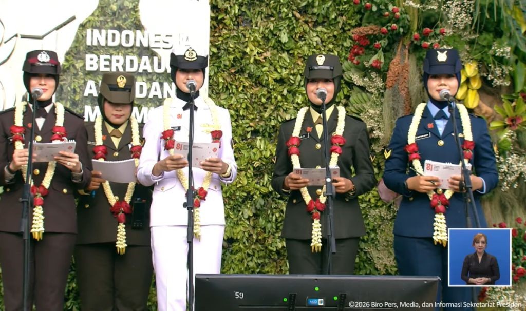 Prajurit Kowad Zuan Ratriningtiyas MC HUT ke-81 RI Zuan Ratriningtiyas prajurit Kowad asal Pacitan saat bertugas menjadi MC di Istana Merdeka.