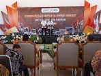 Kepala Sekolah SRT 1 Pacitan, Nanang Adang Kusdinar, memberikan sambutan dalam acara MPLS yang dihadiri Bupati Pacitan di Gedung Serbaguna.