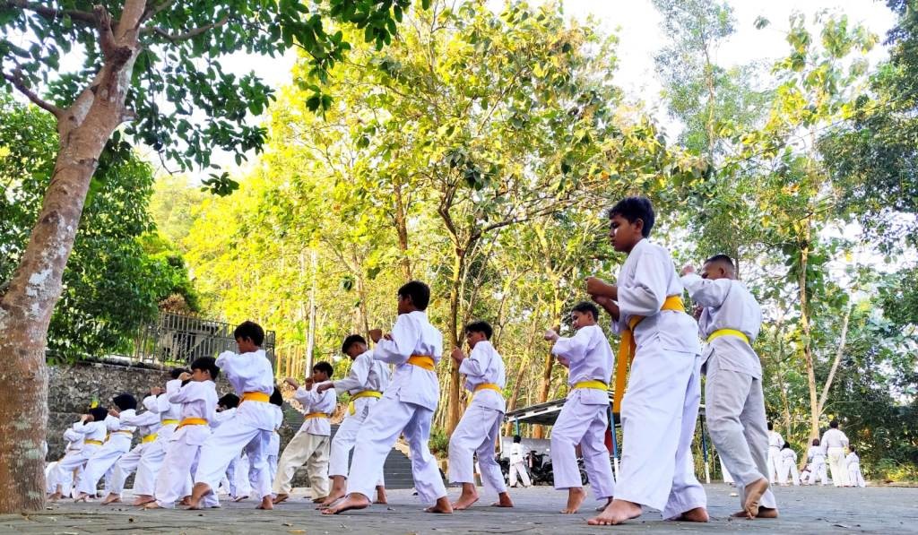 Tim atlet Ju-jitsu Kabupaten Pacitan bersiap mengikuti Kejurprov Piala Gubernur Jatim 2026.
