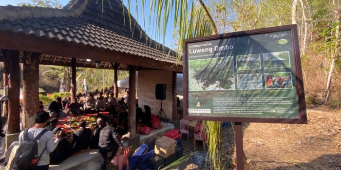 Peserta Ekspedisi Gahvara Yava 2026 melaksanakan tradisi Umbul Doa di kawasan Luweng Ombo, Pacitan.