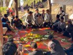 Peserta Ekspedisi Gahvara Yava 2026 melaksanakan tradisi Umbul Doa di kawasan Luweng Ombo, Pacitan.