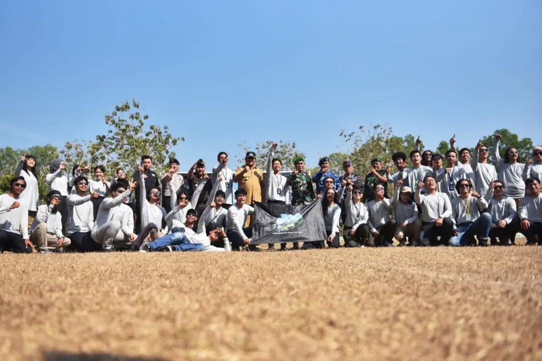 Wabup Pacitan Lepas Ekspedisi Gahvara Yava 2026 Wakil Bupati Pacitan Gagarin Sumrambah melepas tim Ekspedisi Gahvara Yava 2026 di Lapangan Kodim 0801 Pacitan.