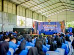 Suasana pengukuhan sarjana baru pada prosesi yudisium blended STKIP PGRI Pacitan di Student Hall.