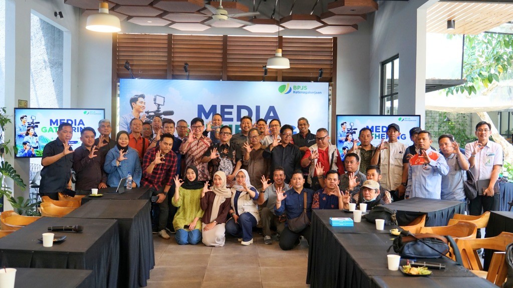 Media Gathering BPJS Ketenagakerjaan Jawa Timur di Malang 2026 Direktur Utama dan Kakanwil BPJS Ketenagakerjaan Jatim berdiskusi dengan jurnalis dalam Media Gathering di Malang.