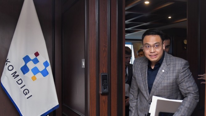Klarifikasi Komdigi soal Hoaks Pemadaman Internet Nasional Wakil Menteri Komdigi Angga Raka Prabowo memberikan keterangan soal hoaks pemadaman internet.