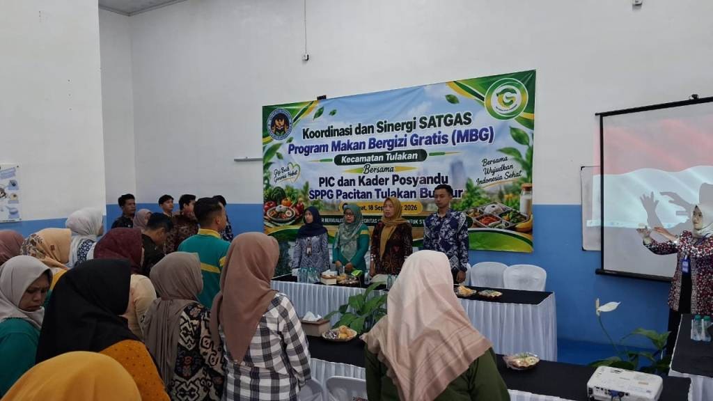 Koordinasi Satgas Makan Bergizi Gratis Dapur Ghania Pacitan Rapat koordinasi pengawasan Program Makan Bergizi Gratis di aula SPPG Tulakan Dapur Ghania, Pacitan.