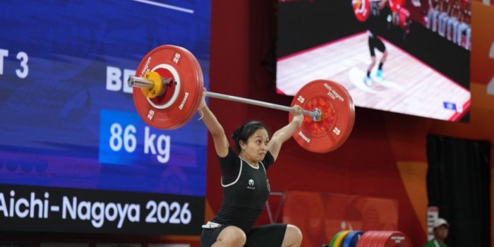 Luluk Diana Tri Wijayana, atlet asal Punung Pacitan, mengangkat beban di Asian Games 2026.