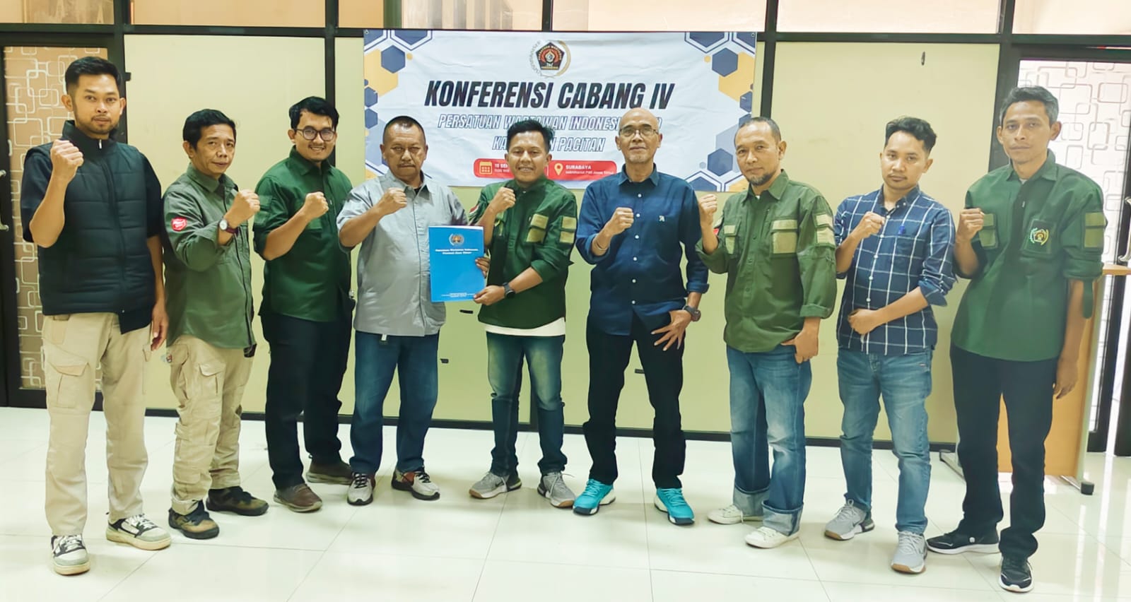 Pelantikan Edwin Aji sebagai Ketua PWI Kabupaten Pacitan 2026-2029. Edwin Aji dilantik menjadi Ketua PWI Pacitan oleh Ketua PWI Jatim Lufil Hakim di Surabaya.