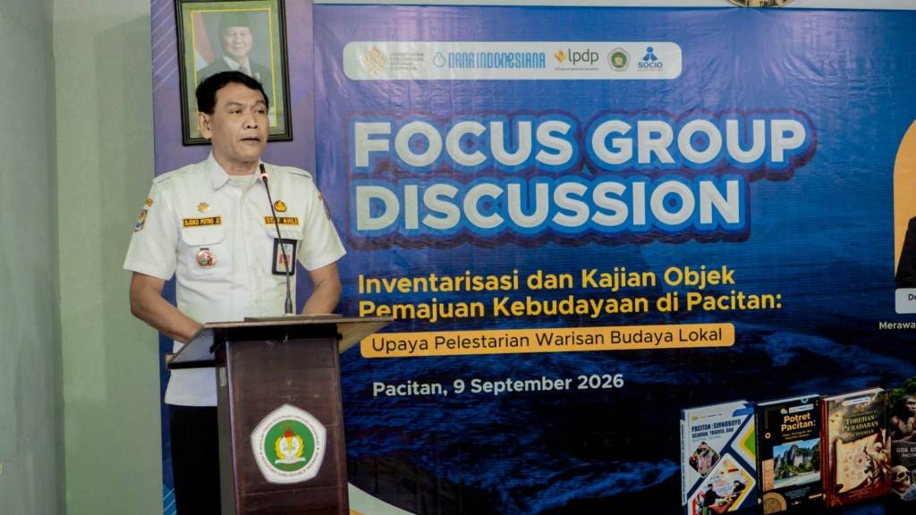 Sambutan Djoko Putro Utomo FGD Budaya Pacitan 2026 Staf Ahli Bupati Pacitan Djoko Putro Utomo memberikan sambutan pada FGD pemajuan kebudayaan di STKIP PGRI Pacitan.