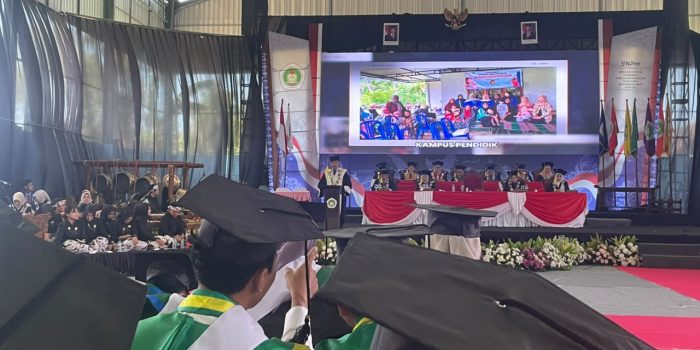 Ketua STKIP PGRI Pacitan Bakti Sutopo saat memberikan sambutan wisuda