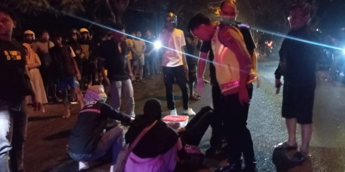 Kondisi sepeda motor ringsek pasca kecelakaan lalu lintas di Jalan Raya Pacitan-Trenggalek, Desa Sirnoboyo.