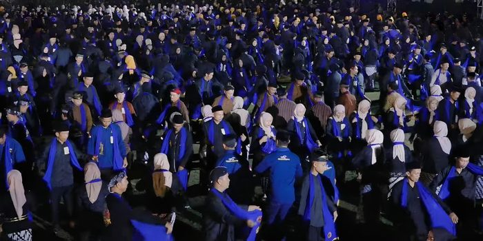 Aksi 5.288 Penari Pecahkan Rekor MURI Langen Tayub Pacitan di Stadion Wijaya Krida