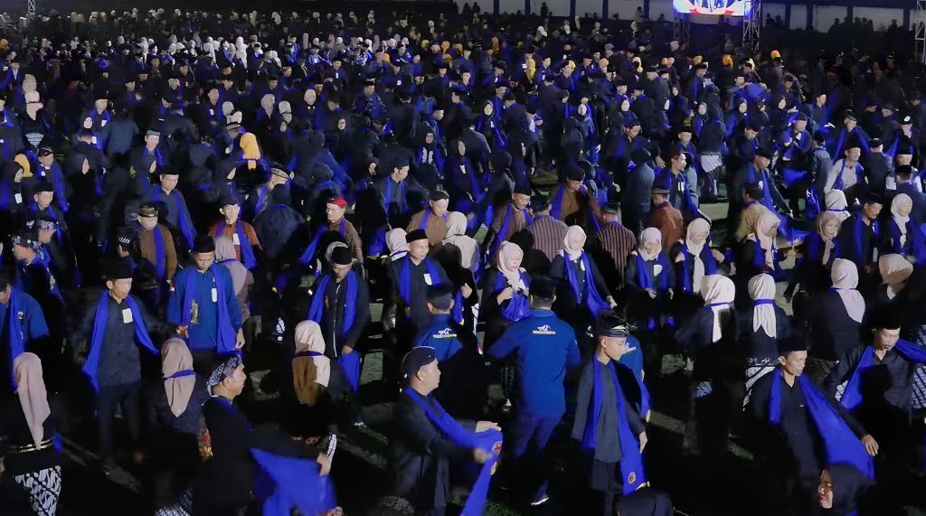 Aksi 5.288 Penari Pecahkan Rekor MURI Langen Tayub Pacitan di Stadion Wijaya Krida
