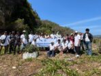Peserta Konsolidasi Jagoan Desa se-Jawa Timur menanam bibit mangrove di kawasan pesisir Watu Mejo, Desa Kembang, Kabupaten Pacitan.