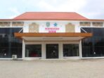 Gedung Perpustakaan Daerah Kabupaten Pacitan yang tampak dari depan. (Dok: Istimewa)