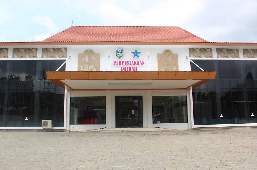 IMG-20261014-WA0002 Gedung Perpustakaan Daerah Kabupaten Pacitan yang tampak dari depan. (Dok: Istimewa)