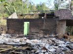 Kebakaran Rumah Warga Nawangan Pacitan Puing-puing rumah warga Desa Nawangan Pacitan yang hangus terbakar