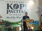 Suasana kemeriahan Festival Kopi Pacitan 2026 di PLUT KUMKM yang dihadiri Sekda Heru Wiwoho dan diwarnai pembagian 1.000 cangkir kopi gratis.