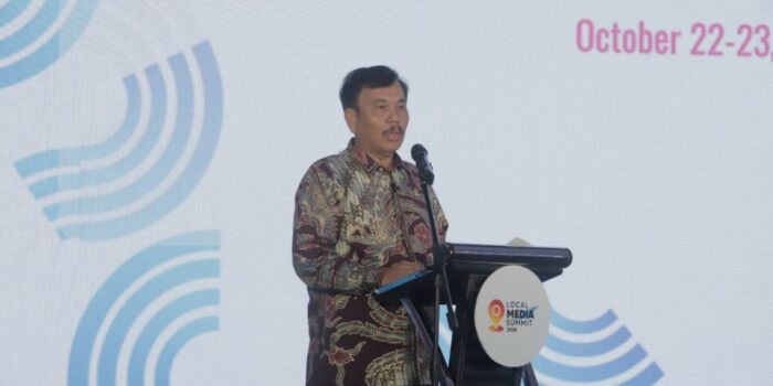 Kepala Badan Komunikasi Pemerintah RI Syahganda Nainggolan memberikan pemaparan tentang anggaran media lokal dan etika jurnalisme di Local Media Summit 2026.