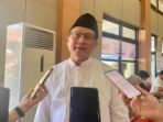 Kepala Dinas Kesehatan Kabupaten Pacitan dr. Daru Mustiko Aji saat diwawancarai awak media di sela kegiatan khitanan massal dan Cek Kesehatan Gratis di Gedung Karya Dharma Pacitan, Kamis (22/10/2026).
