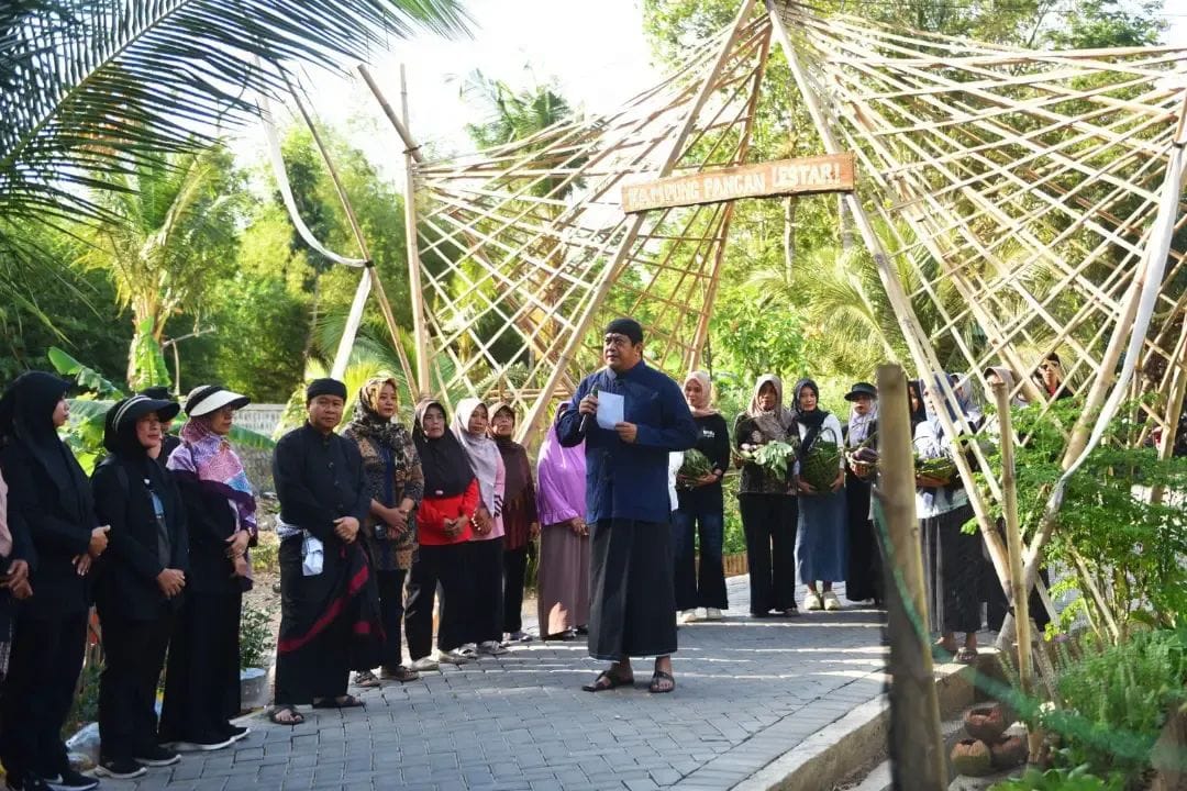 Wakil Bupati Pacitan Gagarin Sumrambah meresmikan program Kampung Pangan Lestari di Dusun Nitikan Desa Sukoharjo