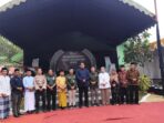 Peluncuran Program Smart Green School HUT Ke-23 SMKN 1 Nawangan Pacitan Wakil Bupati Pacitan Gagarin Sumrambah bersama Kepala Cabdin Pendidikan Wilayah Pacitan Sasmito Pribadi dan Kepala SMKN 1 Nawangan Redy Yuniarto saat peluncuran Smart Green School pada HUT ke-23 SMKN 1 Nawangan.