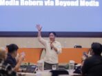 Pemimpin Redaksi Suara.com Suwarjono memaparkan kondisi kritis industri pers akibat wacana revisi UU Hak Cipta dalam FGD di Bandung.