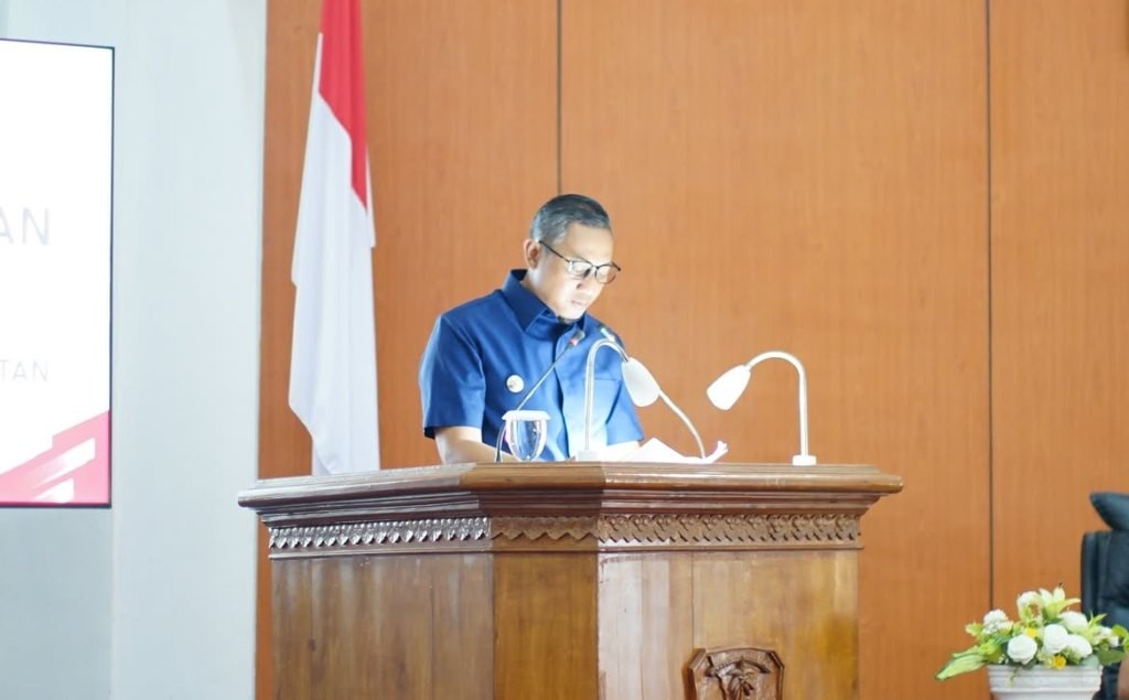 Penyampaian Raperda APBD Pacitan Tahun Anggaran 2027 Bupati Pacitan Indrata Nur Bayu Aji menyampaikan nota keuangan Raperda APBD 2027 di rapat paripurna DPRD Pacitan
