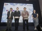 CEO Suara.com Suwarjono, Deputy Head of Mission Kedubes Norwegia Christian Groseth, dan Kepala Bakom Syahganda Nainggolan berfoto bersama di panggung Local Media Summit 2026 Jakarta
