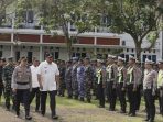 Pasukan gabungan mengikuti Apel Operasi Mantap Praja Grindulu 2026 di Polres Pacitan.